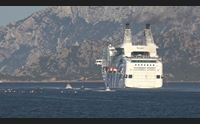 turismo un isola a due velocit tra navi semivuote e una distesa di jet
