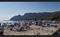 cagliari la stagione al poetto la crisi lontana boom di turisti