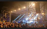 quartu sant elena pienone in piazza per il concerto de le vibrazioni