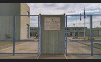 oristano agenti in sit in davanti al carcere manca la sicurezza