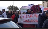 nuoro in piazza gli studenti del liceo classico l asproni non si tocca
