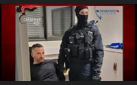 in ristorante con una donna finita in corisica la latitanza del boss evaso da badu e carros
