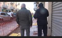 cagliari i miracoli dei lavori pubblici il marciapiede si ristretto