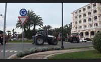 olbia i trattori in corteo all aeroporto garantiteci il nostro futuro