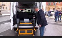 guspini dai commercianti del paese un auto nuova per i volontari