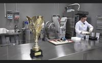 (per domenica) il campione italiano di pasticceria architetto delle statue di zucchero