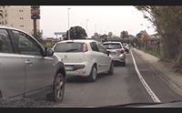 cagliari nuovi dissuasori in via peretti ma caos traffico per il cantiere