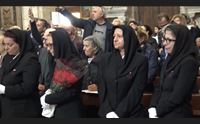 cagliari su scravamentu in cattedrale lacrime e preghiere dei fedeli