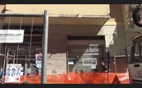 cagliari paura in via cocco ortu grave un operaio caduto dal cestello