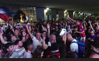 cagliari in aeroporto esplode la festa salvezza per la gente e per gigi