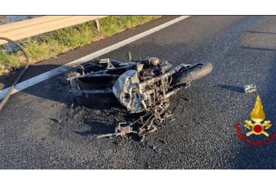 TRAGEDIA SULLA 195, SCONTRO TRA MOTO E CAMION: MUORE CENTAURO DI 31 ...