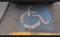 sassari sosta selvaggia auto su stalli per disabili e strisce perdonali