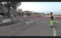 cagliari crolla tratto delle mura medievali via fiume chiusa al traffico