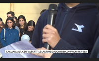 cagliari al liceo alberti le lacrime d addio dei compagni per bea
