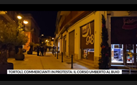 tortol commercianti in protesta il corso umberto al buio