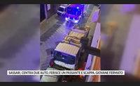 sassari centra due auto ferisce un passante e scappa giovane fermato
