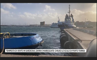 tempesta di vento in sardegna danni e mareggiate chiuso lo scalo di porto torres