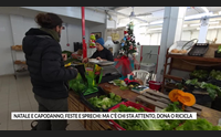 natale e capodanno feste e sprechi ma c chi sta attento dona o ricicla