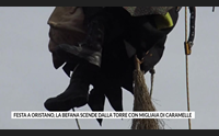 festa a oristano la befana scende dalla torre con migliaia di caramelle