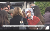 la befana in piazza unione sarda show di giocolieri e prestigiatori