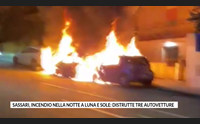sassari incendio nella notte a luna e sole distrutte tre autovetture