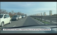 tir ribaltato a villagreca traffico sulla 131 in tilt e file chilometriche