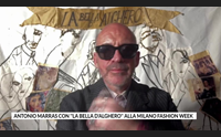 antonio marras con la bella d alghero alla milano fashion week
