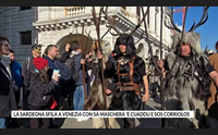 la sardegna sfila a venezia con sa maschera e cuaddu e sos corriolos