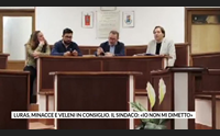 luras minacce e veleni in consiglio il sindaco io non mi dimetto