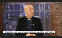 i funerali del papa a santa maria maggiore il saluto dei suoi poveri