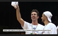 basket dieci anni fa lo scudetto della dinamo stasera la festa in piazza d italia