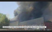 dolianova fiamme a due passi da una distilleria nella zona industriale