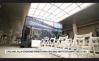 cagliari alla stazione ferroviaria sfilano abiti e studenti dello ied