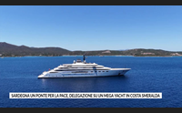 sardegna un ponte per la pace delegazione su un mega yacht in costa smeralda