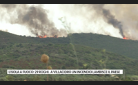 l isola a fuoco 29 roghi a villacidro un incendio lambisce il paese