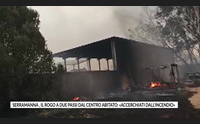 serramanna il rogo a due passi dal centro abitato accerchiati dall incendio