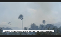 cardedu incendio alimentato dal maestrale a rischio case e resort