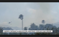 cardedu incendio alimentato dal maestrale a rischio case e resort