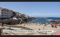 castelsardo ottima stagione estiva sempre piu turisti in visita nel borgo