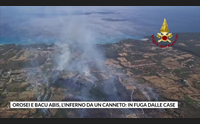 orosei e bacu abis l inferno da un canneto in fuga dalle case
