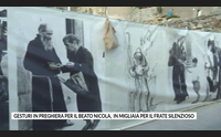 gesturi in preghiera per il beato nicola in migliaia per il frate silenzioso