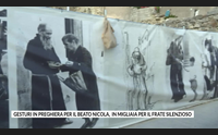 gesturi in preghiera per il beato nicola in migliaia per il frate silenzioso