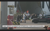 olbia sbarcati 60 migranti da civitavecchia ci sono anche due bambini