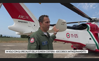 in volo con gli specialisti della guardia costiera soccorso e antinquinamento