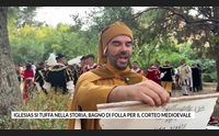 iglesias si tuffa nella storia bagno di folla per il corteo medioevale