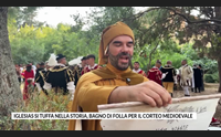 iglesias si tuffa nella storia bagno di folla per il corteo medioevale
