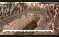 scoperta nel 1984 la tomba dei 300 abbandonata al degrado sotto il cavalcavia