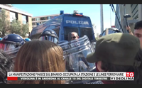 la manifestazione finisce sul binario occupata la stazione e le linee ferroviarie