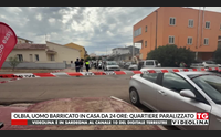 olbia uomo barricato in casa da 24 ore quartiere paralizzato