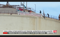 eurallumina futuro incerto e alta tensione lavoratori su un silo a 40 metri